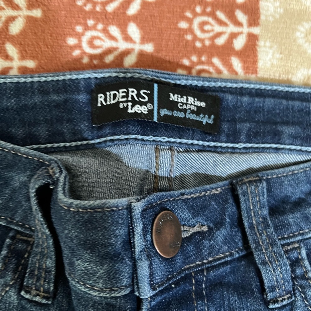 Capris - Picture 3 of 4